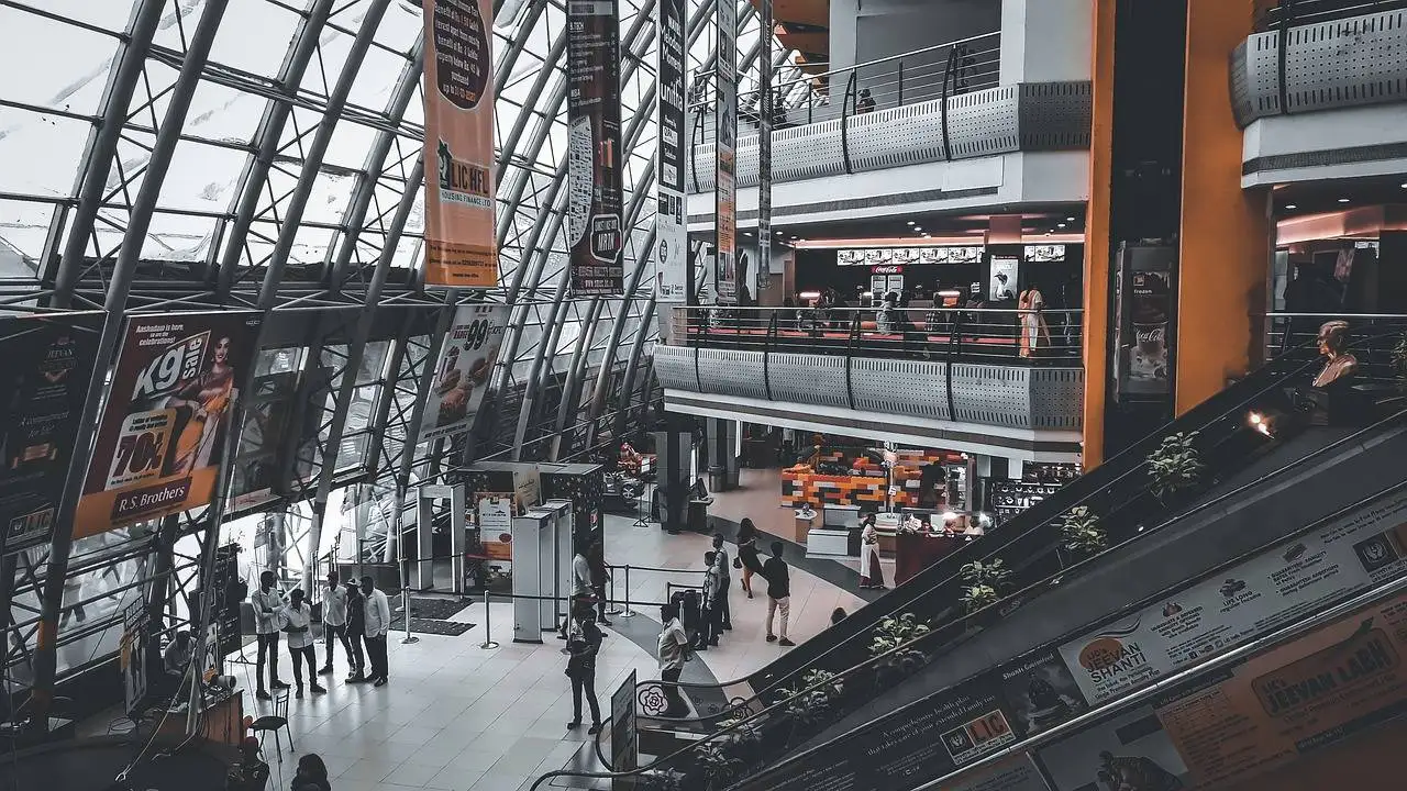 The Impact of Fashion Shows on Beauty Trends: Hair, Makeup, and Beyond