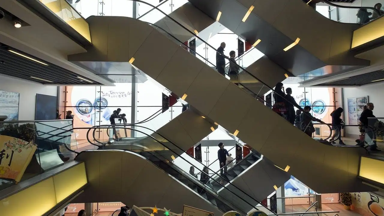 The Influence of Streetwear Culture on High Fashion: From Skate Parks to Runways